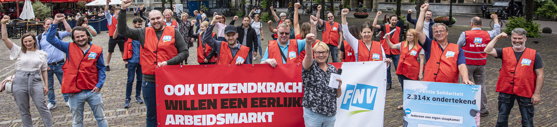 FNV: Uitzendkrachten Overhandigen Werkgevers 4500 Handtekeningen Voor ...